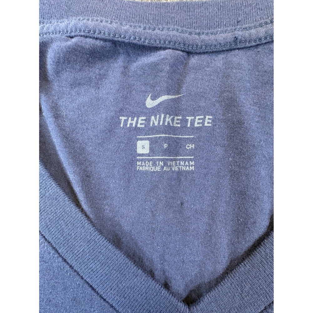 Nike Atlanta Braves MLB We Run This V-Neck Graphic T-Shirt Blue Small 2875 - Picture 3 of 7